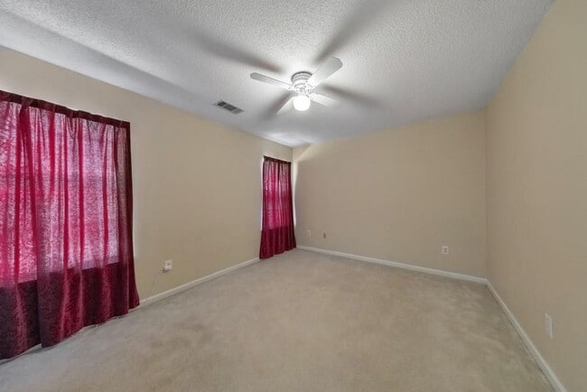 Building Photo - 2025 Baramore Oaks Dr