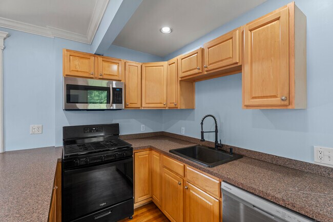 Building Photo - 809 Edgewood Ave