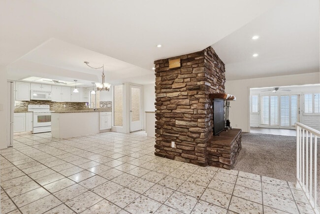 Building Photo - 7814 E MacKenzie Dr