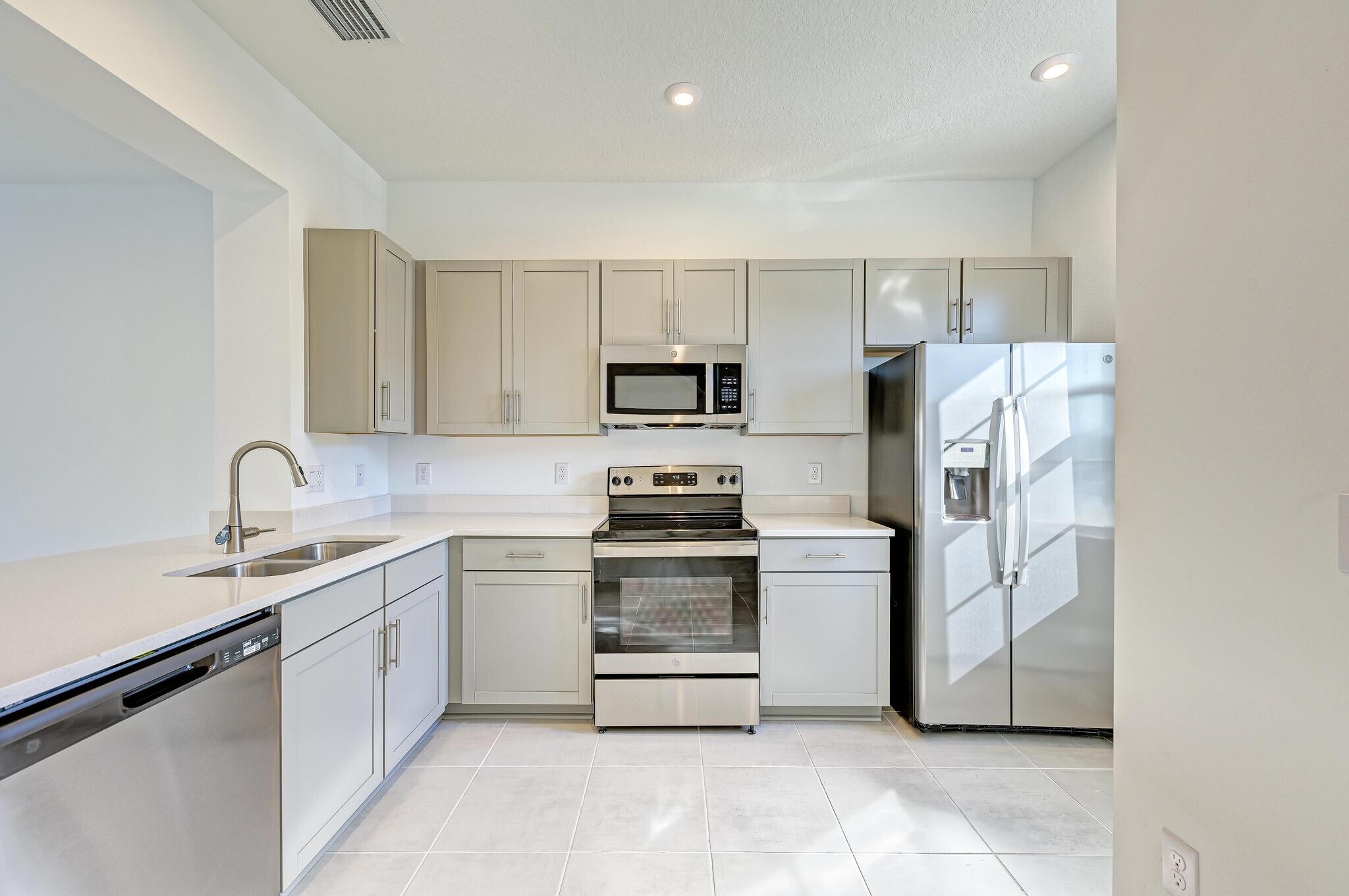 Building Photo - 6354 Fairmont Ln