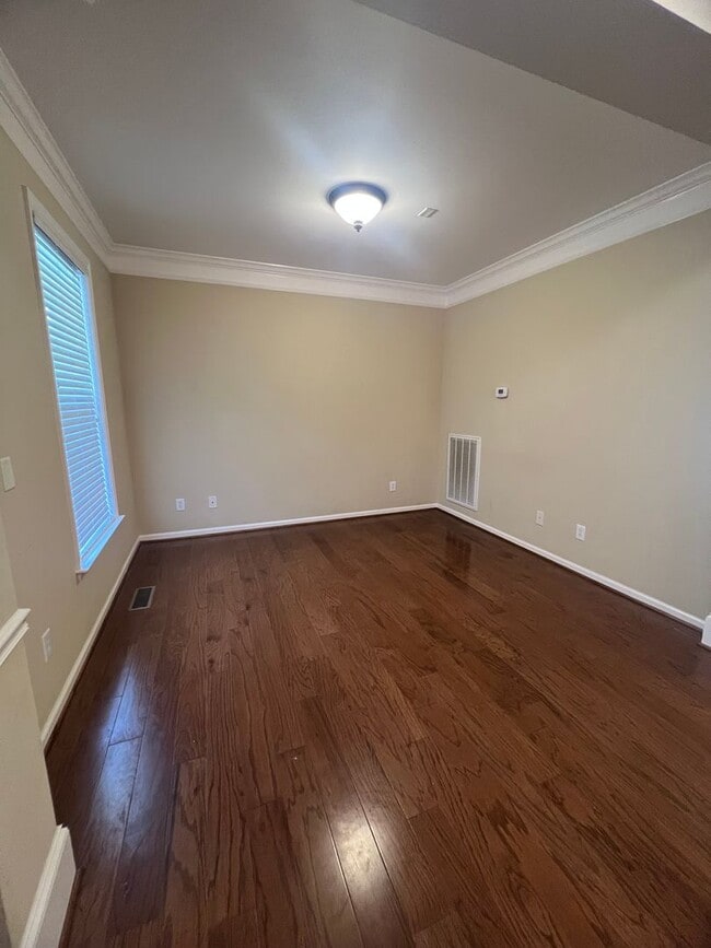 Building Photo - Home for Rent in the Desired Brookview Forest Subdivision