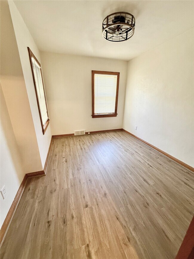 Building Photo - 1308 Caseyville Ave
