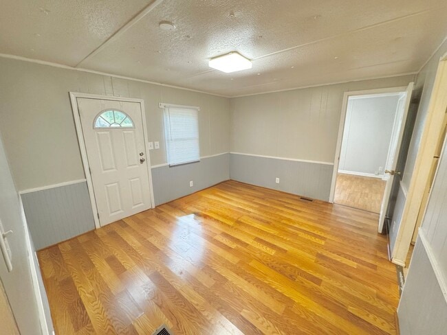 Building Photo - Statesville - HWY 90 - 3 Bedroom/ 1.5 Bath