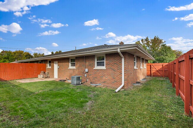 Privacy fenced backyard - 1402 Heather Dr