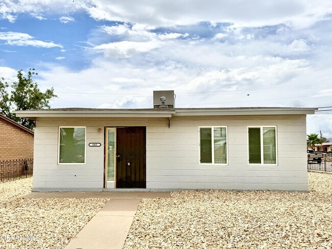 Building Photo - 805 Santa Barbara Dr