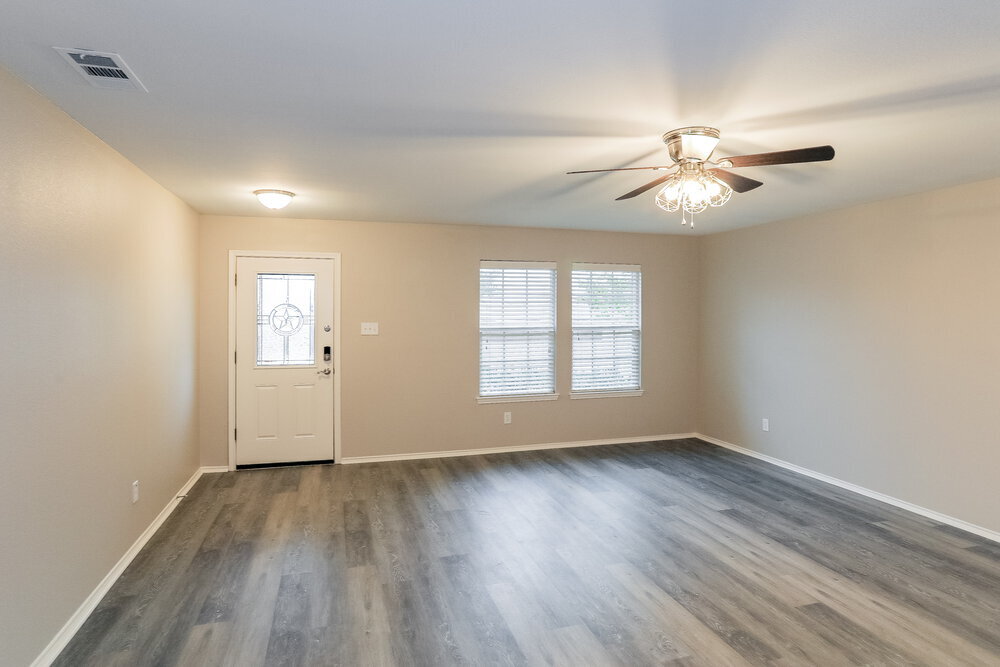 Building Photo - 516 Silver Leaf Dr