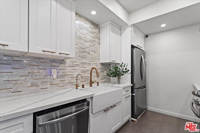 Building Photo - 9311 Burton Wy