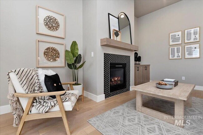 Building Photo - 4880 S Colusa Ave