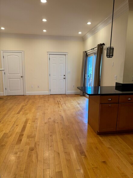 Building Photo - 152 H St