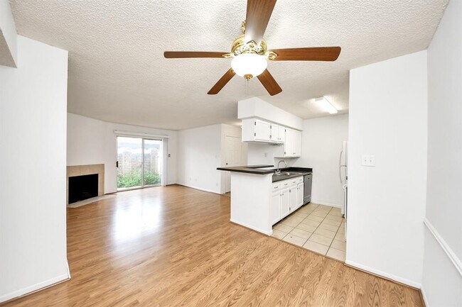 Building Photo - 2120 El Paseo St