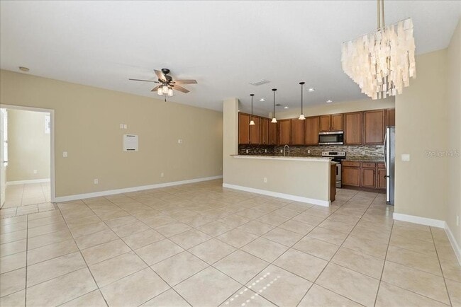 Building Photo - 950 E Broadway St