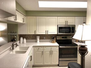 Building Photo - 3021 Alcazar Pl