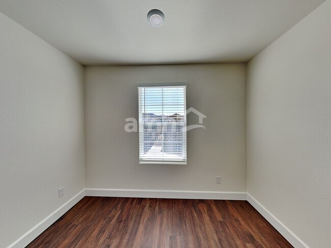 Building Photo - 260 Yasmin Daylily Pl