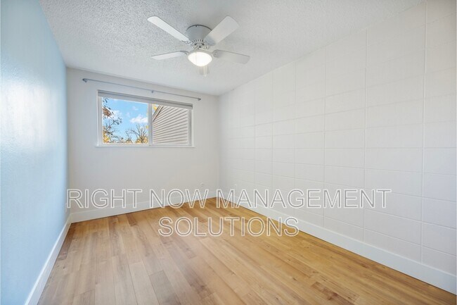 Building Photo - 926 S Curtis Rd