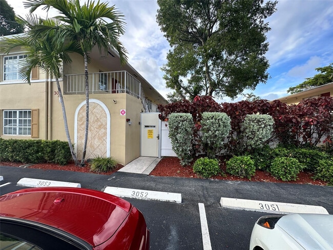 Building Photo - 305 NE 16th St