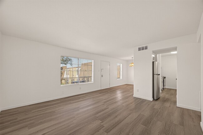 Building Photo - 5550 N Braeswood Blvd