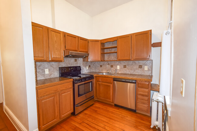 Stainless, granite, kitchen - 1617 W Grace St