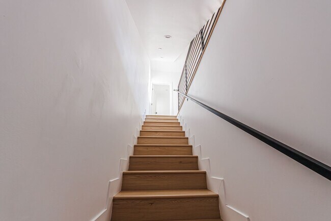 Building Photo - 13463 Beach Ave