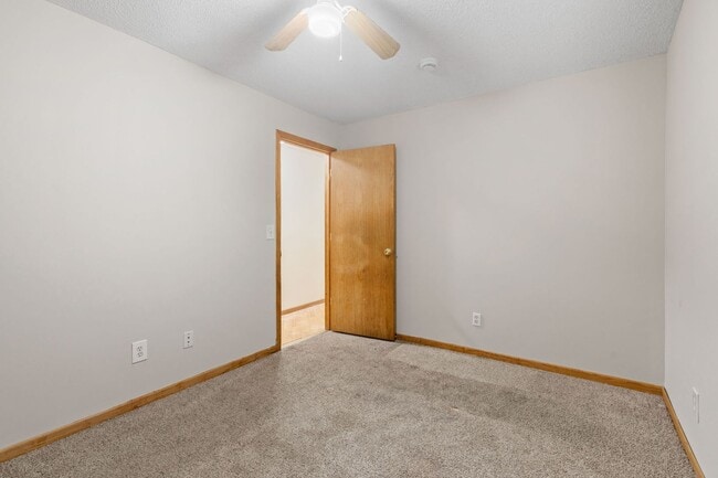 Building Photo - Modern 2-Bedroom Apartment in Hale with Fireplace, Soaking Tub & Premium Amenities