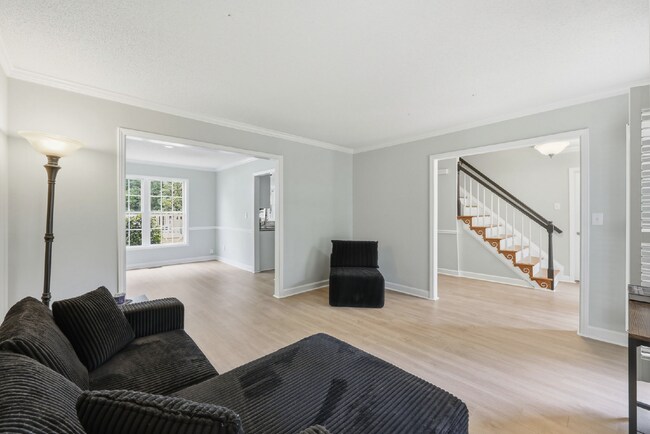 Building Photo - Three-Bedroom Home with Pool in Garner