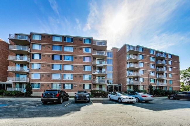 Primary Photo - 2211 S Highland Ave