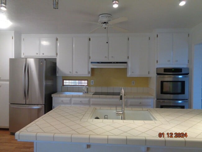 Building Photo - 1250 Redwood Ct