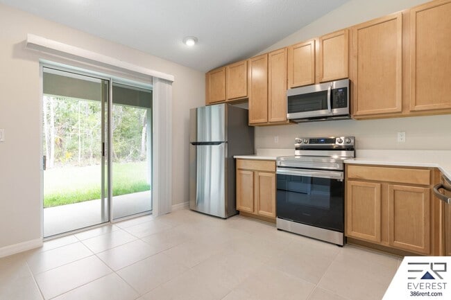 Building Photo - LIKE NEW 3/2/1 TOWNHOUSE IN BEAUTIFUL SEMINOLE WOODS