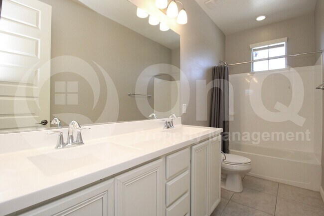 Building Photo - 4247 E Comstock Dr