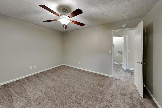 Building Photo - 4741 Nutmeg Way SW