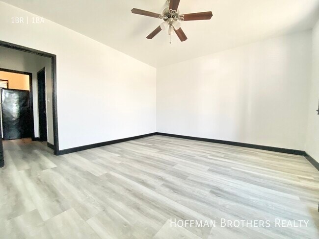 Building Photo - 419 W Los Feliz Rd