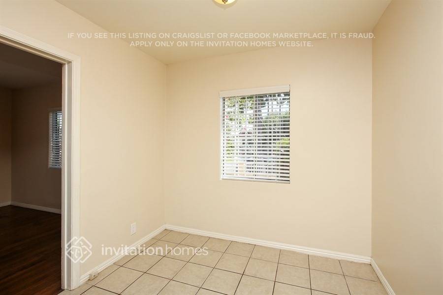 Building Photo - 819 W 148th Pl