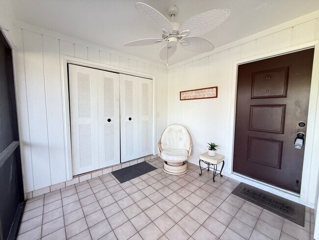 Building Photo - IMG Golf Course 2/2 Condo at Valencia Gard...