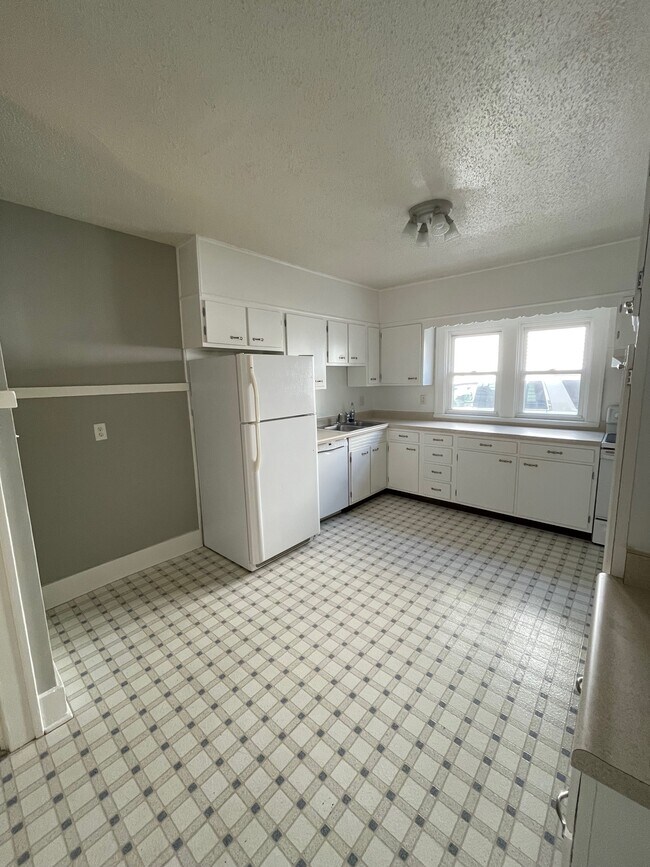 Building Photo - 2318 Storm St