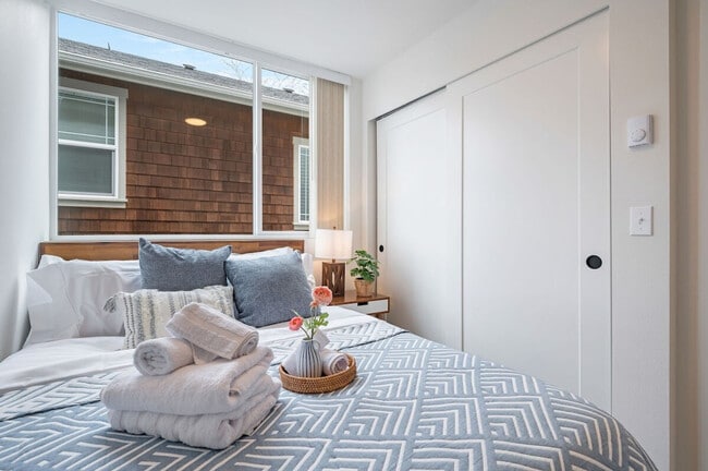 Building Photo - 34 W Cremona St