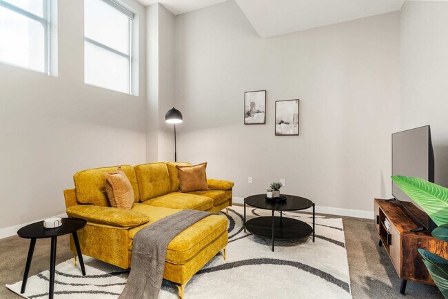 Primary Photo - 205 W 4th St