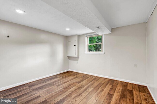 Building Photo - 14715 Lock Dr
