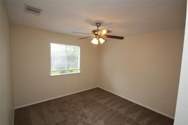 Building Photo - 2314 Townhall Ln