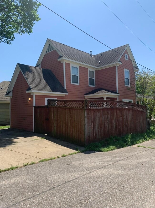 Building Photo - 158 Keel Ave