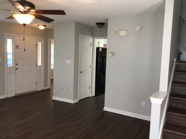 Building Photo - 6009 Colchester Lane