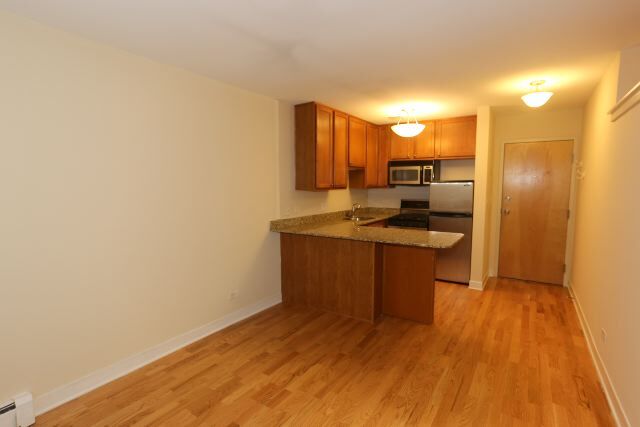 Building Photo - 628 W Wrightwood Ave