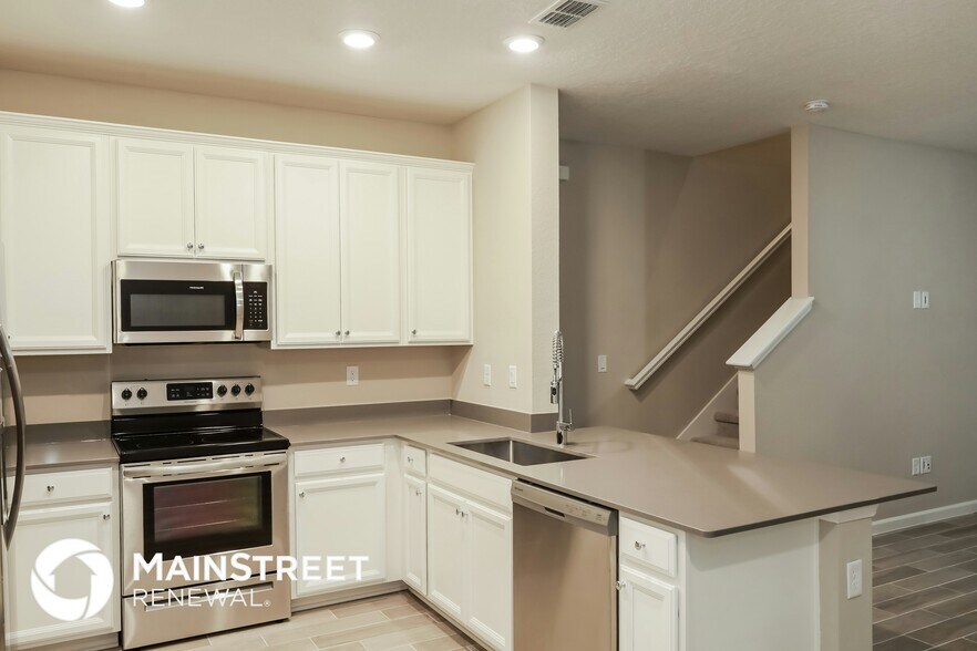 Building Photo - 7419 Palm Hills Dr