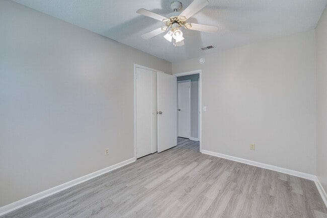 Building Photo - 213 El Ogden Dr