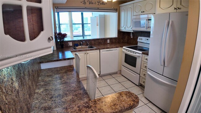 Building Photo - 2017 S Ocean Dr