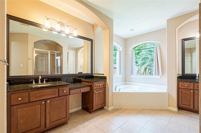 Building Photo - 2418 Hendricks Lakes Dr