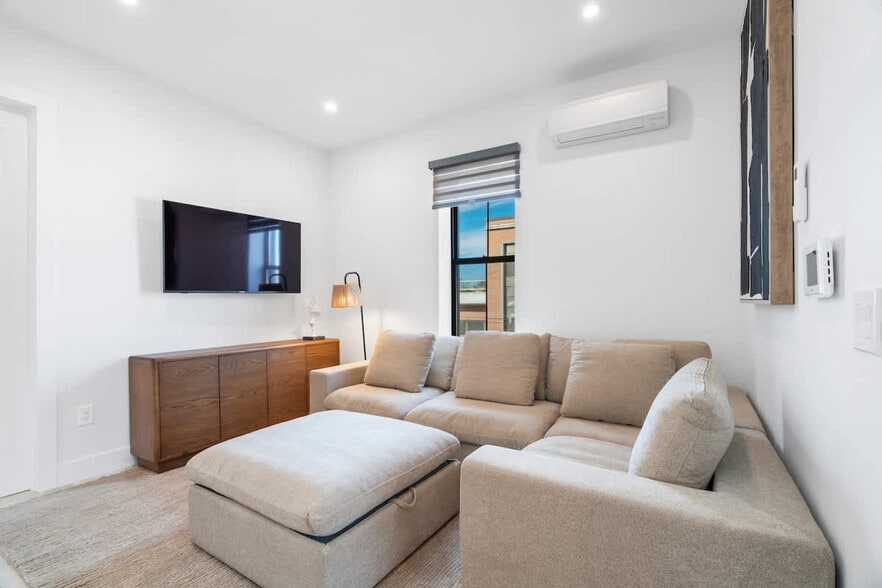 Building Photo - 81 Crescent Ave