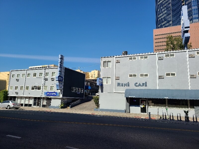 Building Photo - 1123 W 7th St