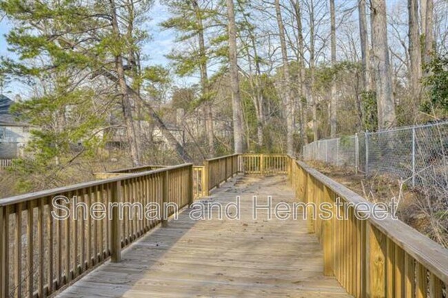 Building Photo - 289 Ashbrook Dr