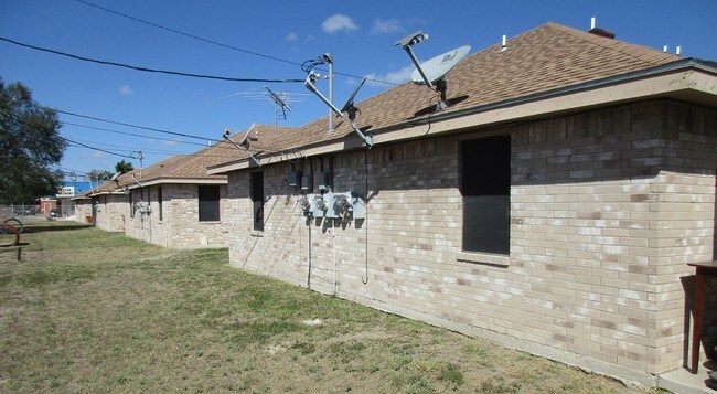 Building Photo - El Chaparral Apartment