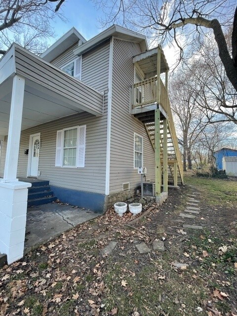 Building Photo - 2023 N Jefferson Ave