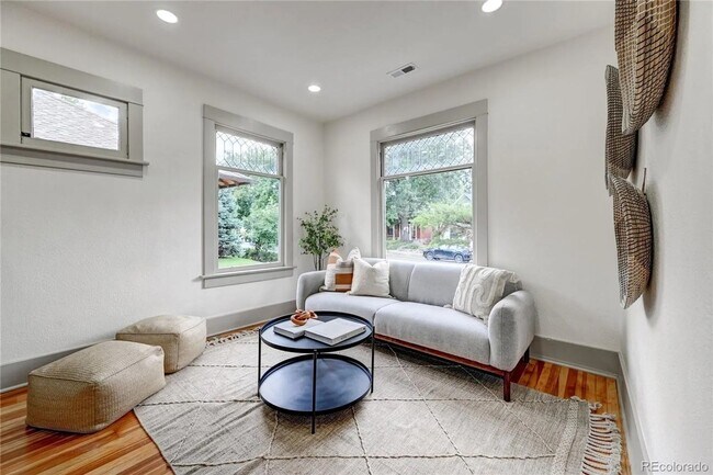 Building Photo - Stunning remodel in the beautiful Potter Highlands! 5 bedrooms 3.5 baths!